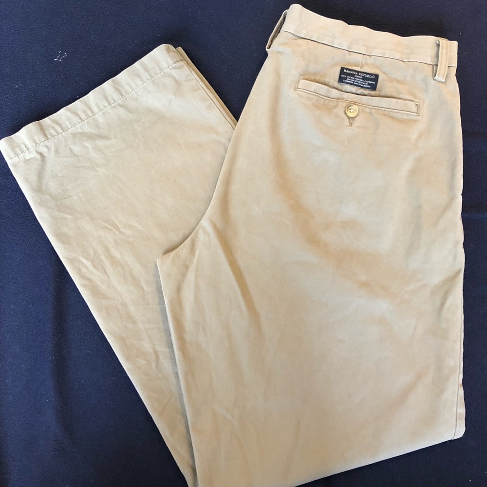 Banana Republic Men’s Dawson Chino Pants